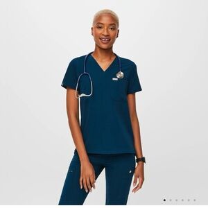 Catarina One-Pocket Scrub Top: Deep Reef